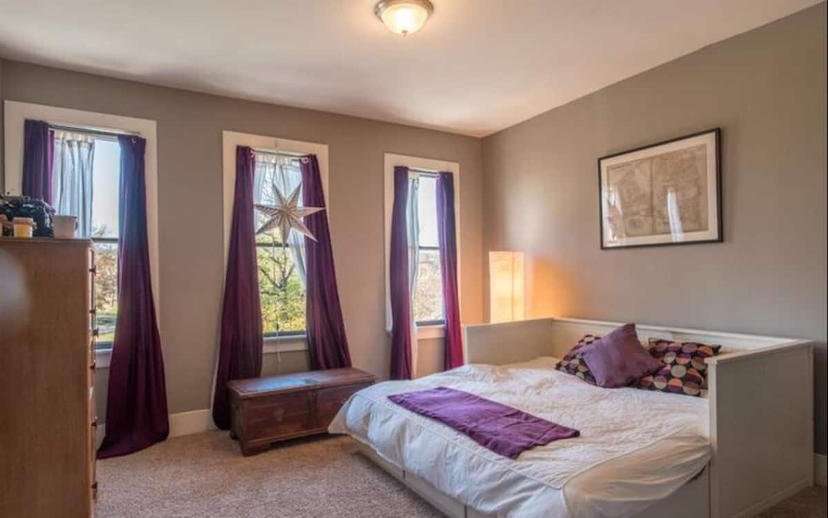 Third-floor bedroom with a king bed and city light